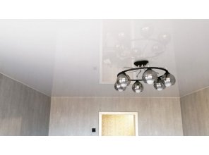 Монтаж потолка в гостиной 15 м2 с использованием пленки VIPCEILING серии MONLANGE L9001 (3.25)