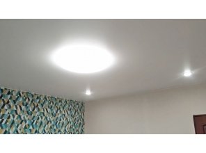 Монтаж потолка в спальне 14 м2 с использованием пленки VIPCEILING серии MONLANGE M9001 (3.50)