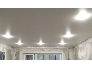 Монтаж потолка для зала 19 м2 с использованием пленки VIPCEILING серии MONLANGE M9001 (3.25)