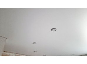 Монтаж потолка в квартире 30 м2 с использованием пленки VIPCEILING серии MONLANGE M9001 (5.45)