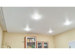 Монтаж потолка на кухне 9 м2 с использованием пленки VIPCEILING серии MONLANGE M9001 (2.60)