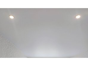 Монтаж потолка в спальне 13 м2 с использованием пленки VIPCEILING серии MONLANGE M9001 (3.25)
