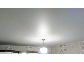 Монтаж потолка в спальне 12 м2 с использованием пленки VIPCEILING серии MONLANGE M9001 (3.25)