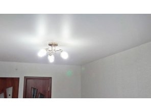 Монтаж потолка в спальне 11 м2 с использованием пленки VIPCEILING серии MONLANGE M9001 (2.60)