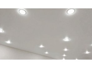 Монтаж потолка в гостиной 18 м2 с использованием пленки VIPCEILING серии MONLANGE M9001 (3.25)