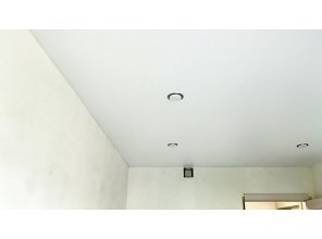 Монтаж потолка в спальне 10 м2 с использованием пленки VIPCEILING серии MONLANGE M9001 (2.60)