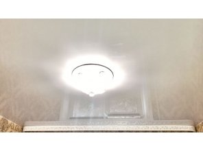 Монтаж потолка в спальне 8 м2 с использованием пленки VIPCEILING серии MONLANGE L9001 (2.60)