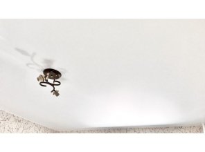 Монтаж потолка в спальне 10 м2 с использованием пленки VIPCEILING серии MONLANGE M9001 (3.25)