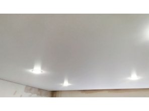 Монтаж потолка для зала 18 м2 с использованием пленки VIPCEILING серии MONLANGE M9001 (4.35)