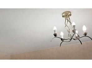 Монтаж потолка в гостиной 14 м2 с использованием пленки VIPCEILING серии MONLANGE M9001 (3.50)