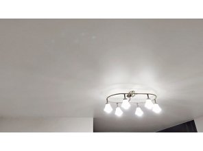 Монтаж потолка в гостиной 18 м2 с использованием пленки VIPCEILING серии MONLANGE M9001 (4.35)