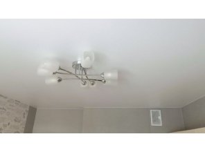 Монтаж потолка на кухне 12 м2 с использованием пленки VIPCEILING серии MONLANGE M9001 (3.25)