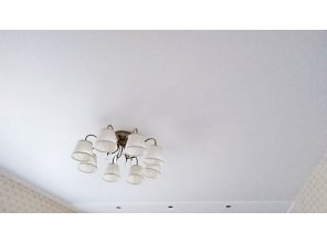 Монтаж потолка в гостиной 14 м2 с использованием пленки VIPCEILING серии MONLANGE S9020 (3.25)