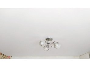 Монтаж потолка в спальне 12 м2 с использованием пленки VIPCEILING серии MONLANGE M9001 (3.25)