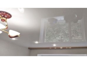 Монтаж потолка в спальне 17 м2 с использованием пленки VIPCEILING серии MONLANGE L9001 (3.25)