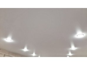 Монтаж потолка для зала 18 м2 с использованием пленки VIPCEILING серии MONLANGE M9001 (3.50)