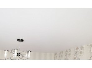 Монтаж потолка в спальне 13 м2 с использованием пленки VIPCEILING серии MONLANGE M9001 (3.25)