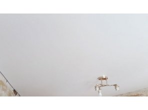 Монтаж потолка в спальне 10 м2 с использованием пленки VIPCEILING серии MONLANGE M9001 (2.60)