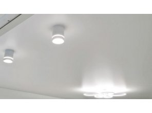 Монтаж потолка в гостиной 15 м2 с использованием пленки VIPCEILING серии MONLANGE S9020 (3.25)