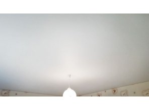 Монтаж потолка в спальне 14 м2 с использованием пленки VIPCEILING серии MONLANGE M9001 (3.50)