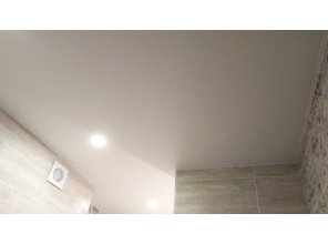Монтаж потолка в ванной 5 м2 с использованием пленки VIPCEILING серии MONLANGE M9001 (2.15)