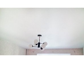 Монтаж потолка в спальне 13 м2 с использованием пленки VIPCEILING серии MONLANGE M9001 (3.25)