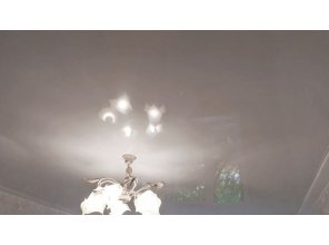 Монтаж потолка в гостиной 15 м2 с использованием пленки VIPCEILING серии MONLANGE L9001 (3.25)