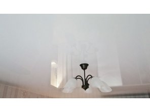 Монтаж потолка в гостиной 15 м2 с использованием пленки VIPCEILING серии MONLANGE L9001 (3.25)