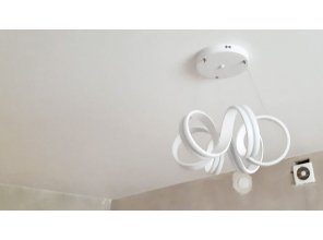 Монтаж потолка в гостиной 23 м2 с использованием пленки VIPCEILING серии MONLANGE M9001 (4.00)