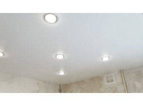 Монтаж потолка на кухне 6 м2 с использованием пленки VIPCEILING серии MONLANGE M9001 (2.60)