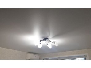 Монтаж потолка в спальне 14 м2 с использованием пленки VIPCEILING серии MONLANGE M9001 (3.25)