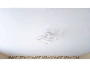 Монтаж потолка в деревянном доме 15 м2 с использованием пленки VIPCEILING серии MONLANGE S9020 (3.50)