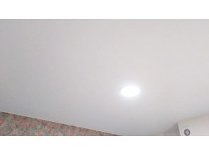 Монтаж потолка на кухне 9 м2 с использованием пленки VIPCEILING серии MONLANGE S9020 (3.25)