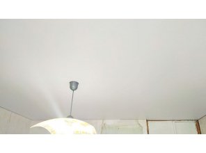 Монтаж потолка на кухне 7 м2 с использованием пленки VIPCEILING серии MONLANGE M9001 (2.60)