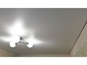 Монтаж потолка в спальне 14 м2 с использованием пленки VIPCEILING серии MONLANGE M9001 (2.60)