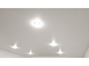 Монтаж потолка для зала 13 м2 с использованием пленки VIPCEILING серии MONLANGE M9001 (3.25)