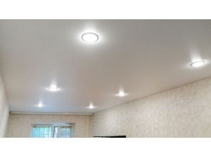 Монтаж потолка в спальне 14 м2 с использованием пленки VIPCEILING серии MONLANGE M9001 (2.60)