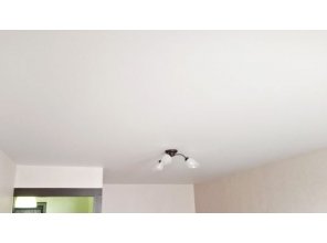 Монтаж потолка в спальне 13 м2 с использованием пленки VIPCEILING серии MONLANGE M9001 (3.25)