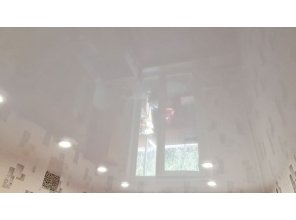 Монтаж потолка на кухне 7 м2 с использованием пленки VIPCEILING серии MONLANGE L9001 (2.60)